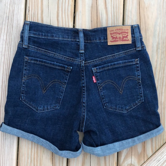 NWOT! - LEVI’S High-Rise MIDI Denim Shorts - Picture 2 of 6